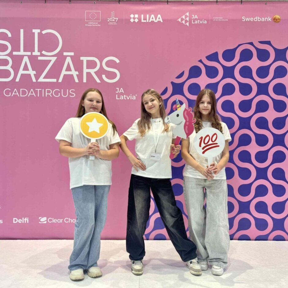 SMU Simply Bow Keychains