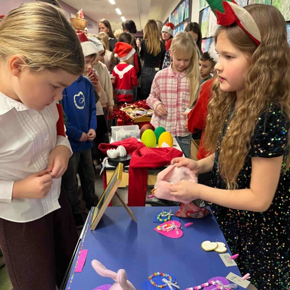 Ziemassvētku dāvanu tirdziņš 