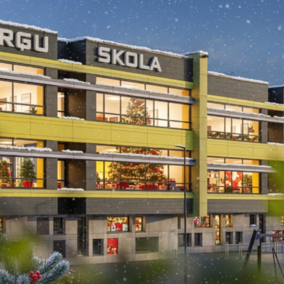 Skolas foto Ziemassvētku noformējumā