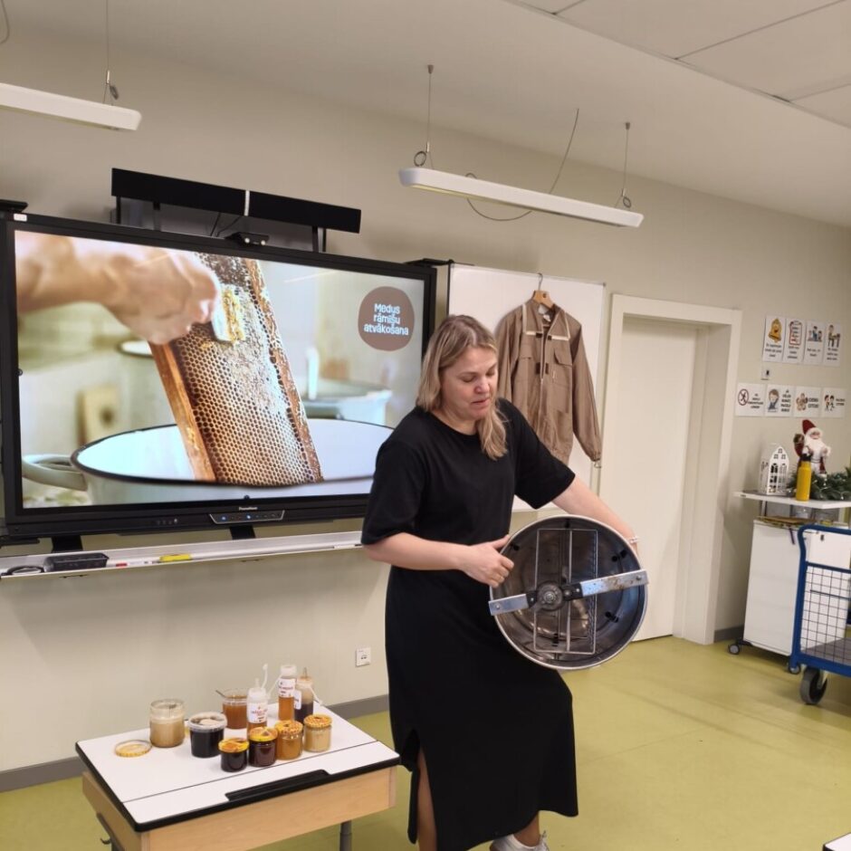 Latvijas Biškopības realizēts projekts “ES MEDUS – GARDS UN VIDEI DRAUDZĪGS”.