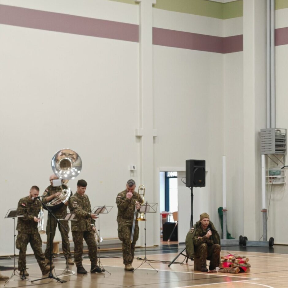 muzikālā vienotībā ar LNB Štāba orķestri