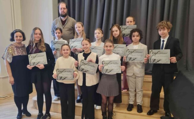 Angļu un vācu valodas olimpiāde Sniegpulkstenīte dalībnieku kopfoto