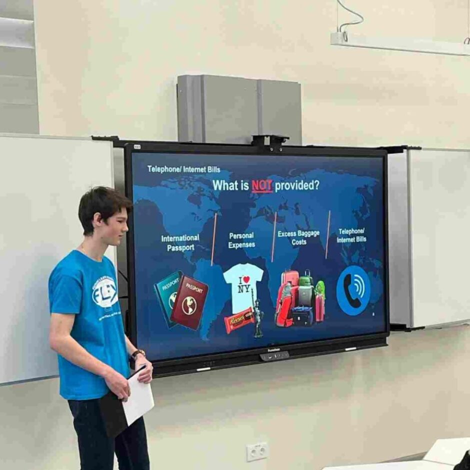 Ģ.Klieders stāsta par skolēnu apmaiņas programmu FLEX un savu pieredzi tajā