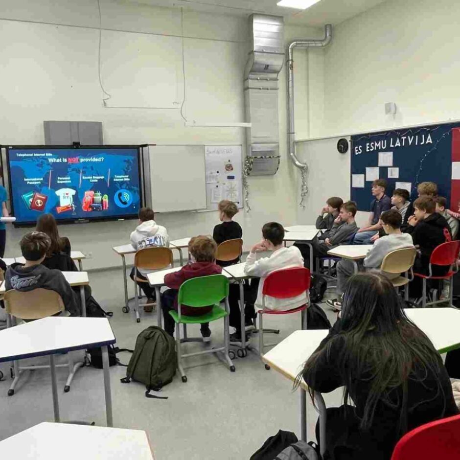 Ģ.Klieders stāsta par skolēnu apmaiņas programmu FLEX un savu pieredzi tajā