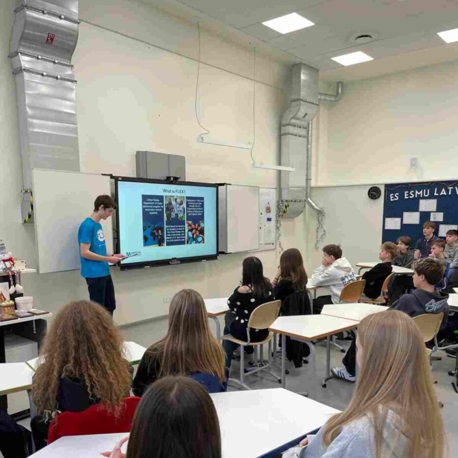 Ģ.Klieders stāsta par skolēnu apmaiņas programmu FLEX un savu pieredzi tajā