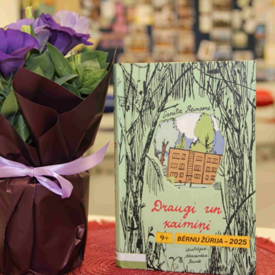 ziedu pušķis un grāmata