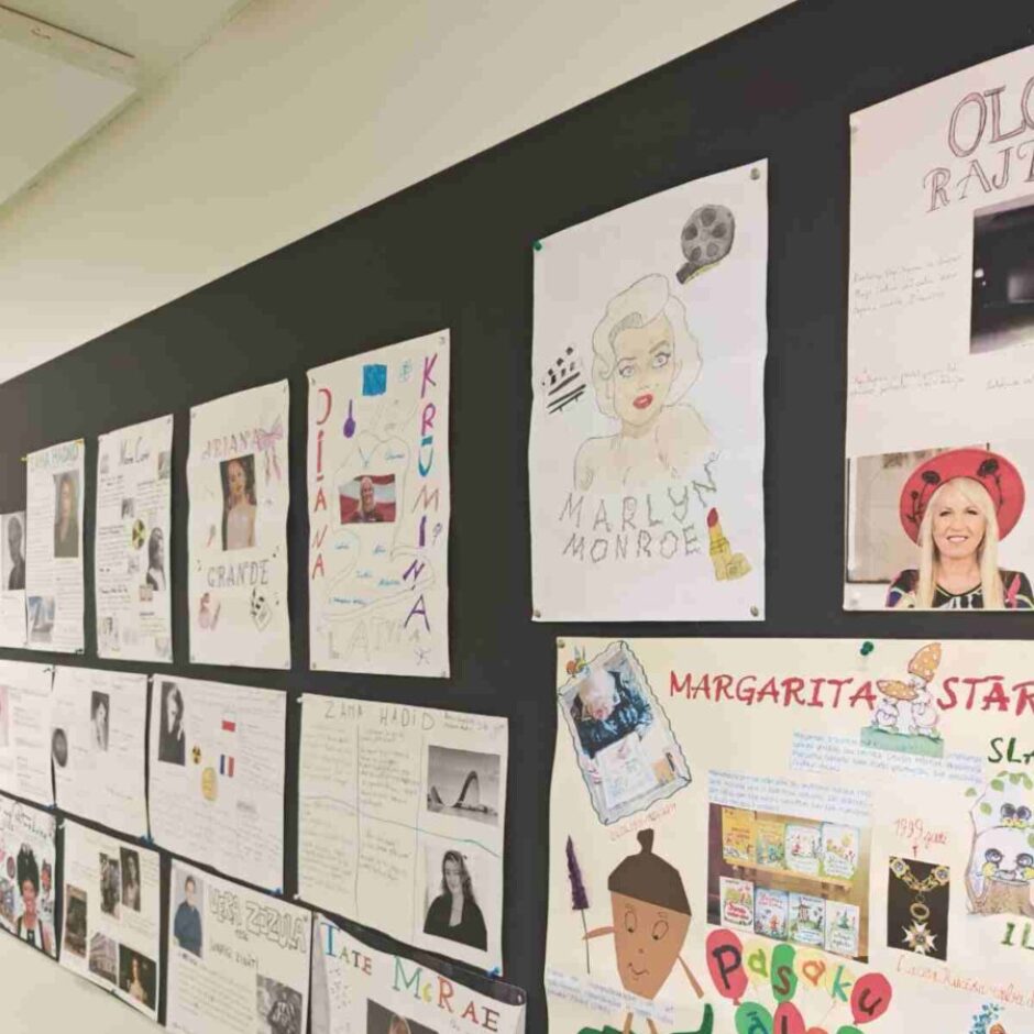 Sieviešu dienai veltīta radošo darbu izstāde skolas telpās