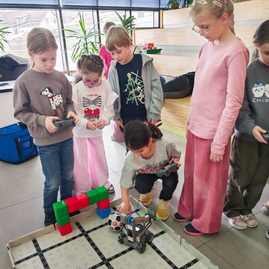 VEXIQ robotu prezentācija