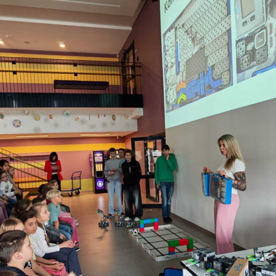 VEXIQ robotu prezentācija