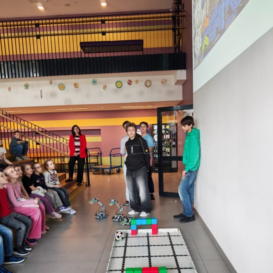 VEXIQ robotu prezentācija