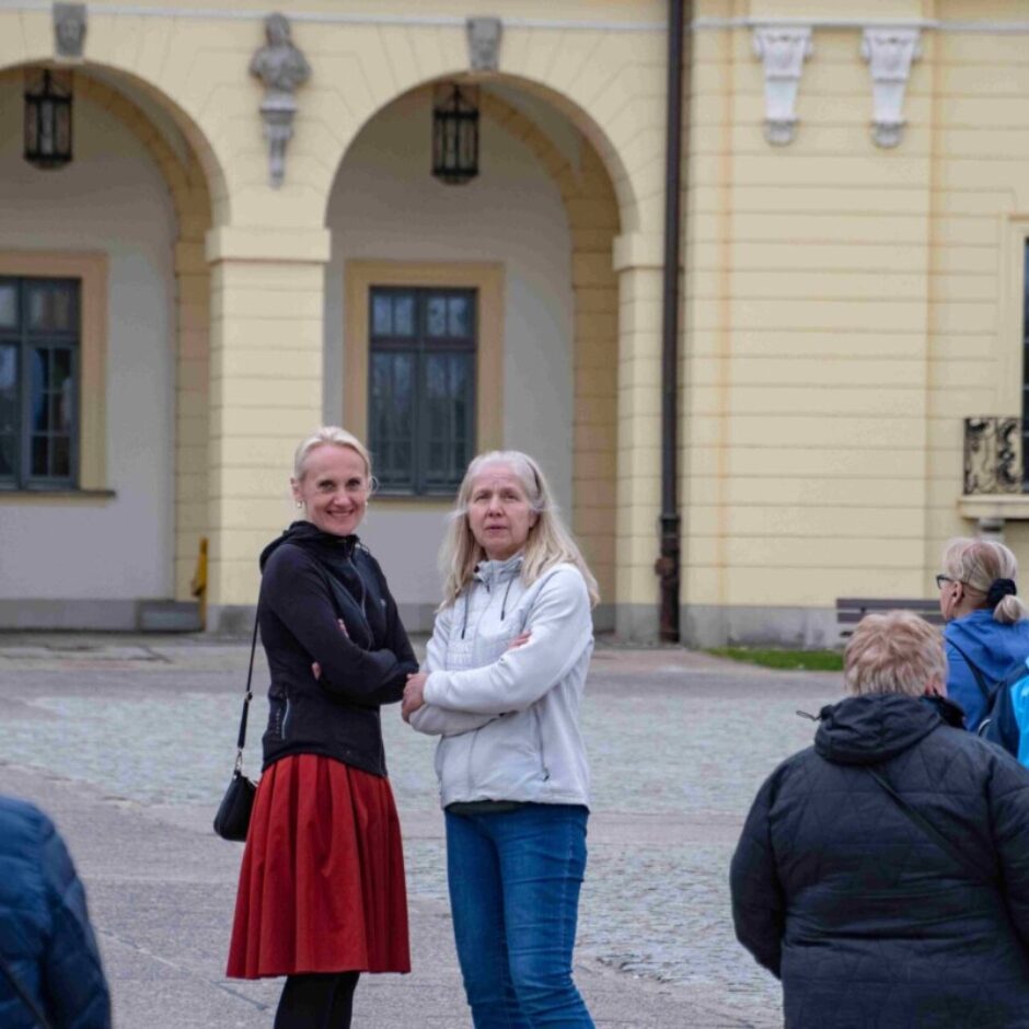 Skolotājas Ieva un Zinta