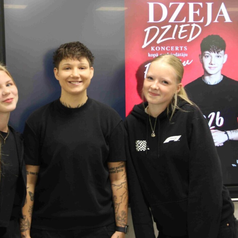 kopfoto ar mākslinieci